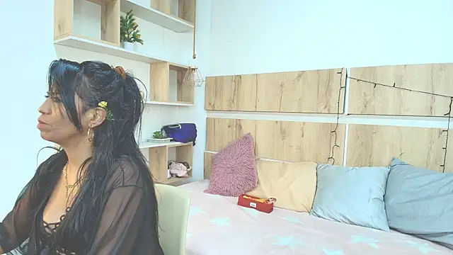 Snapshot of Selene__Luna chatting on 04-08-26, 01:38 Selene Luna online show from 04-08-26, 01:38