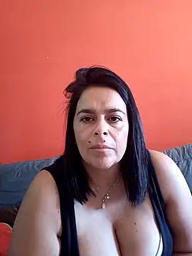 lucianamorocha online show from 05-11-26, 04:04