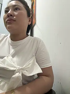 Snapshot of Lina-Naughty chatting on 06-29-26, 03:34 Lina-Naughty online show from 06-29-26, 03:34