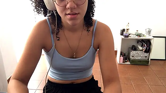 Snapshot of petitecurlybrunette chatting on 04-03-26, 02:48 petitecurlybrunette online show from 04-03-26, 02:48