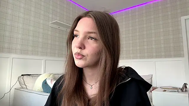 Snapshot of CassondraBern chatting on 04-07-26, 02:06 CassondraBern online show from 04-07-26, 02:06