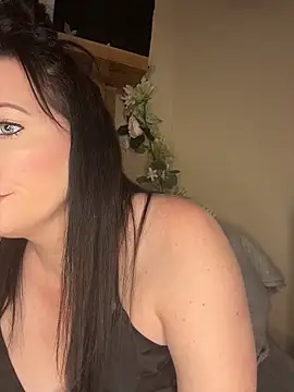 Snapshot of taylorsunshine chatting on 06-02-26, 01:07 taylorsunshine online show from 06-02-26, 01:07
