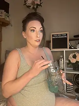 Snapshot of taylorsunshine chatting on 06-21-26, 10:34 taylorsunshine online show from 06-21-26, 10:34