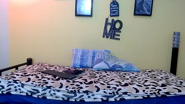 18dulcegatita online show from 04-14-26, 07:31