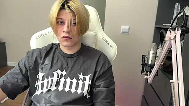 Snapshot of loverria1 chatting on 04-03-26, 11:41 loverria1 online show from 04-03-26, 11:41