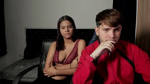 Snapshot of val_andBry chatting on 04-02-26, 08:39 val andBry online show from 04-02-26, 08:39