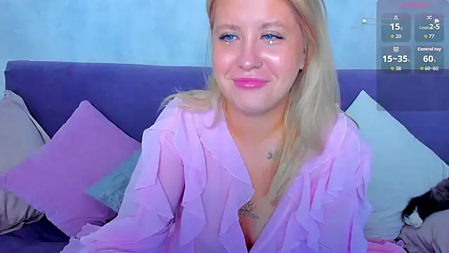Snapshot of Simply_Alex chatting on 06-08-26, 12:58 Simply Alex online show from 06-08-26, 12:58