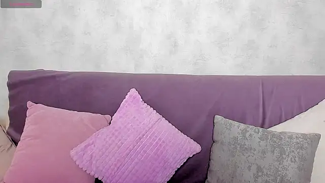 Snapshot of Simply_Alex chatting on 06-12-26, 01:04 Simply Alex online show from 06-12-26, 01:04