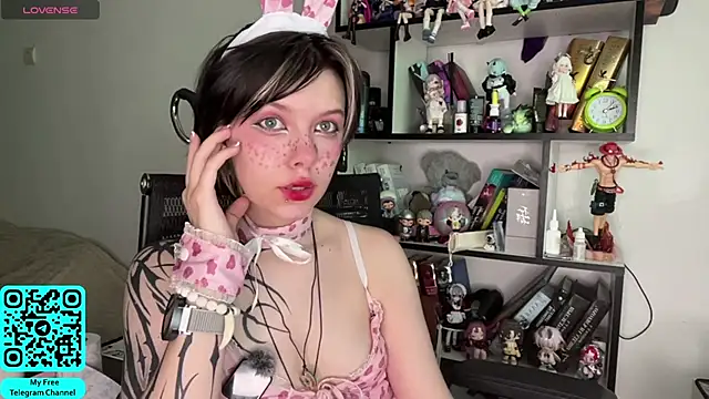 Snapshot of MadalynNosel chatting on 06-17-26, 07:00 MadalynNosel online show from 06-17-26, 07:00