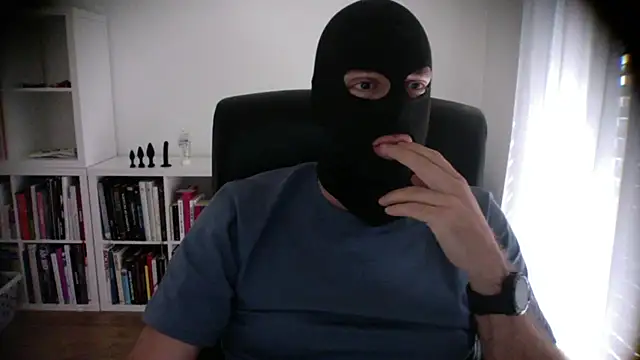 Snapshot of Im_yours_boy chatting on 05-03-26, 11:27 Im yours boy online show from 05-03-26, 11:27