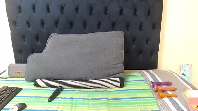 Snapshot of SexiestChoc chatting on 05-06-26, 06:13 SexiestChoc online show from 05-06-26, 06:13