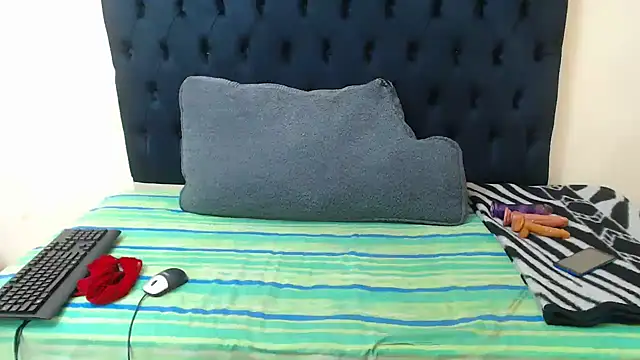 Snapshot of SexiestChoc chatting on 05-07-26, 05:29 SexiestChoc online show from 05-07-26, 05:29