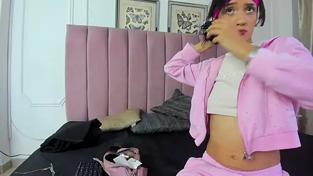 Snapshot of Alexa_fox669 chatting on 06-25-26, 01:26 Alexa fox669 online show from 06-25-26, 01:26