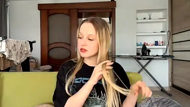 ElvieTribou online show from 04-13-26, 08:09