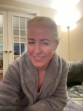 Snapshot of Laylaskyexx chatting on 04-15-26, 04:41 Laylaskyexx online show from 04-15-26, 04:41