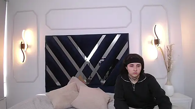 Elisa n Emma online show from 04-12-26, 08:03