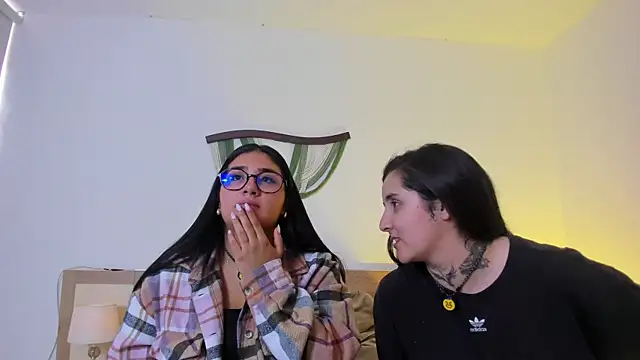 Elisa n Emma online show from 04-20-26, 07:26