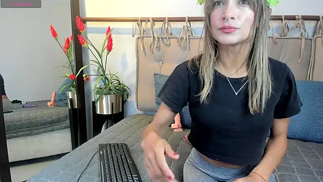 Snapshot of alma_rose_ chatting on 04-30-26, 07:53 alma rose online show from 04-30-26, 07:53