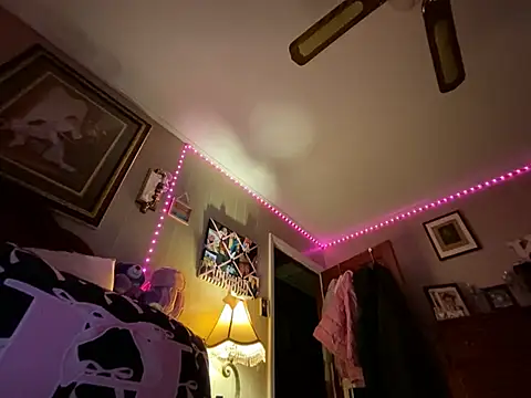 HollyBurst online show from 04-08-26, 02:33