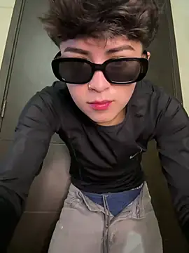 Snapshot of Baby_face8 chatting on 05-14-26, 12:01 Baby face8 online show from 05-14-26, 12:01