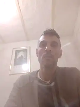 Snapshot of Guillelp chatting on 06-13-26, 01:53 Guillelp online show from 06-13-26, 01:53