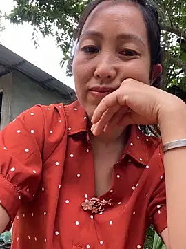Snapshot of Huonglyna chatting on 05-28-26, 04:32 Huonglyna online show from 05-28-26, 04:32