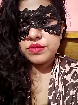 Maskedcurves online show from 04-02-26, 09:51