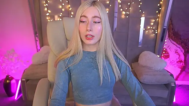 MelaniiePlay online show from 05-18-26, 01:39