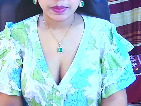 Noor Zarin online show from 04-22-26, 05:36