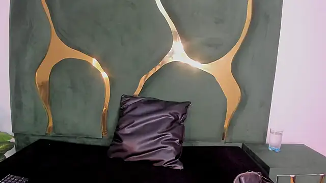 Daphne cuteht online show from 05-08-26, 07:52