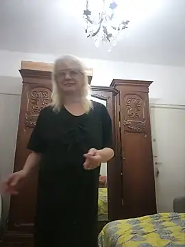 MatureElegantWidow online show from 06-18-26, 11:42