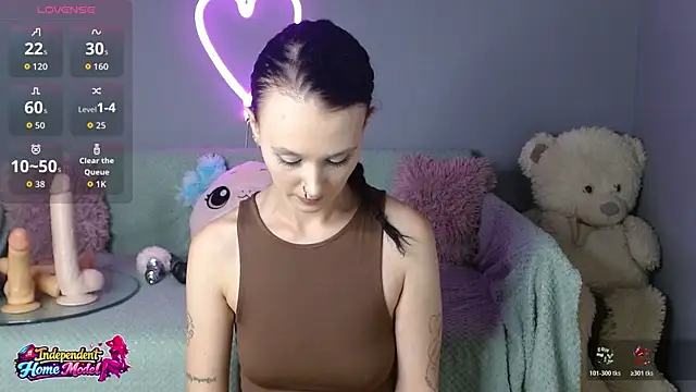 Snapshot of Bea_doll chatting on 07-08-26, 10:25 Bea doll online show from 07-08-26, 10:25
