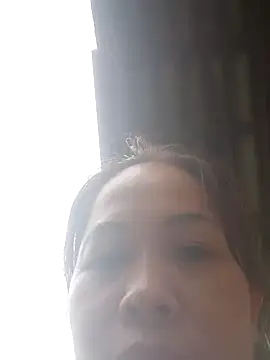 Snapshot of -Luni- chatting on 06-20-26, 12:14 -Luni- online show from 06-20-26, 12:14