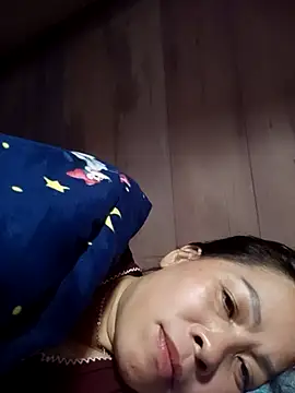 Snapshot of -Luni- chatting on 07-17-26, 01:40 -Luni- online show from 07-17-26, 01:40