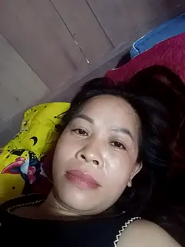 Snapshot of -Luni- chatting on 07-27-26, 11:01 -Luni- online show from 07-27-26, 11:01