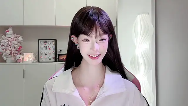 Snapshot of -Moonshine chatting on 04-09-26, 10:20 -Moonshine online show from 04-09-26, 10:20