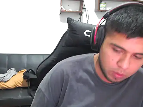 axellrz  online show from 04-03-26, 11:41