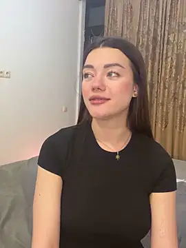 Snapshot of LucyVixxen chatting on 04-08-26, 08:31 LucyVixxen online show from 04-08-26, 08:31