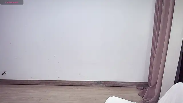 Snapshot of Eva-000 chatting on 06-10-26, 10:41 Eva-000 online show from 06-10-26, 10:41