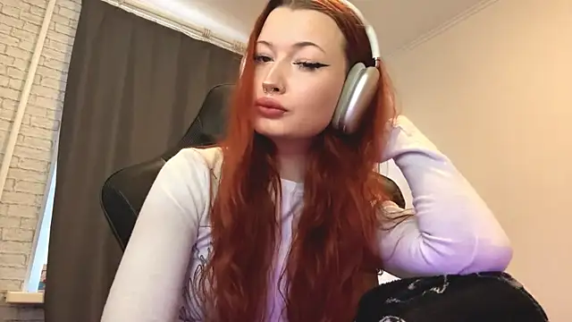 LaurenGoodhart online show from 04-09-26, 03:17