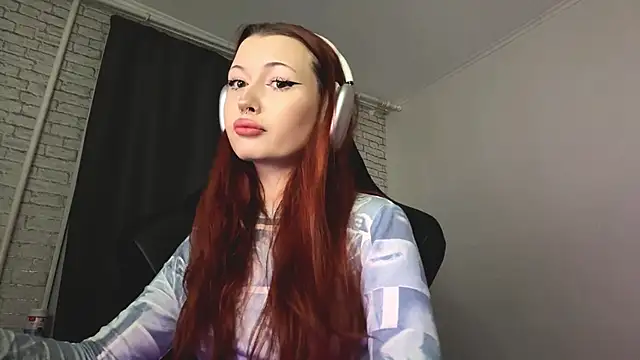 LaurenGoodhart online show from 04-10-26, 05:17