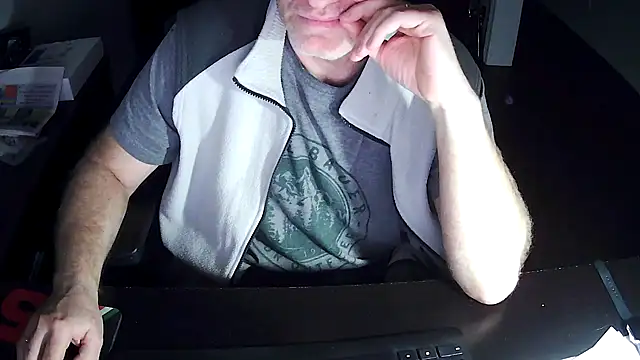 Shalun2000 online show from 04-19-26, 02:44