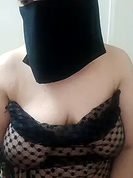 Snapshot of Amira_Egypt chatting on 05-02-26, 10:26 Amira Egypt online show from 05-02-26, 10:26
