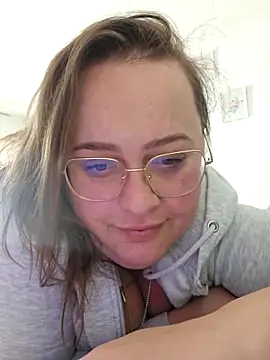 Snapshot of Blondibaby chatting on 05-19-26, 06:20 Blondibaby online show from 05-19-26, 06:20