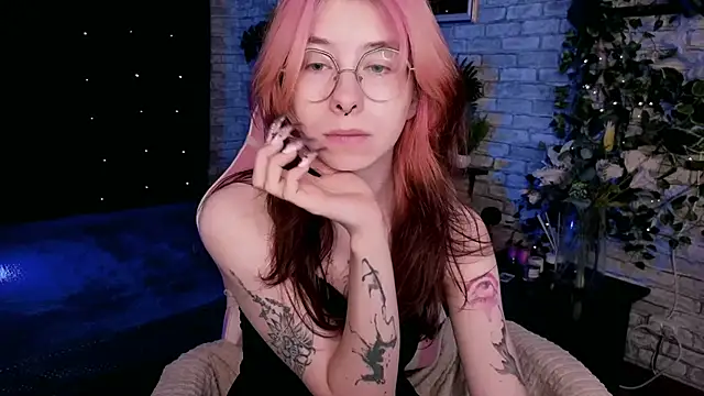 Snapshot of Alice_Nyx chatting on 06-26-26, 07:40 Alice Nyx online show from 06-26-26, 07:40