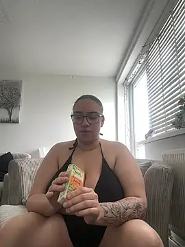 Snapshot of shayyxo chatting on 04-09-26, 01:16 shayyxo online show from 04-09-26, 01:16