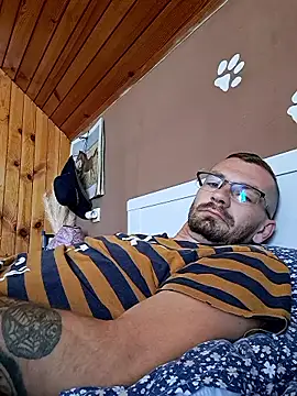 jozsi1995 online show from 06-12-26, 07:40