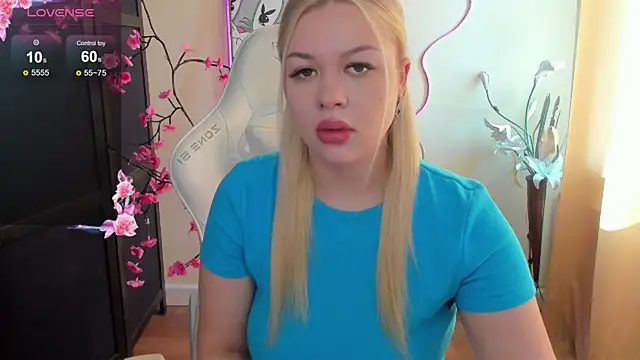 Snapshot of AmeliePeach chatting on 06-16-26, 01:52 AmeliePeach online show from 06-16-26, 01:52
