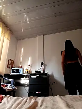 Leticia Hinkley  online show from 04-12-26, 11:59