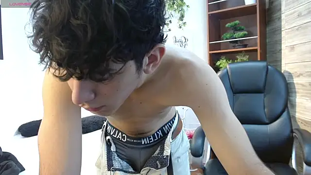 Snapshot of billy_wild chatting on 04-30-26, 12:55 billy wild online show from 04-30-26, 12:55